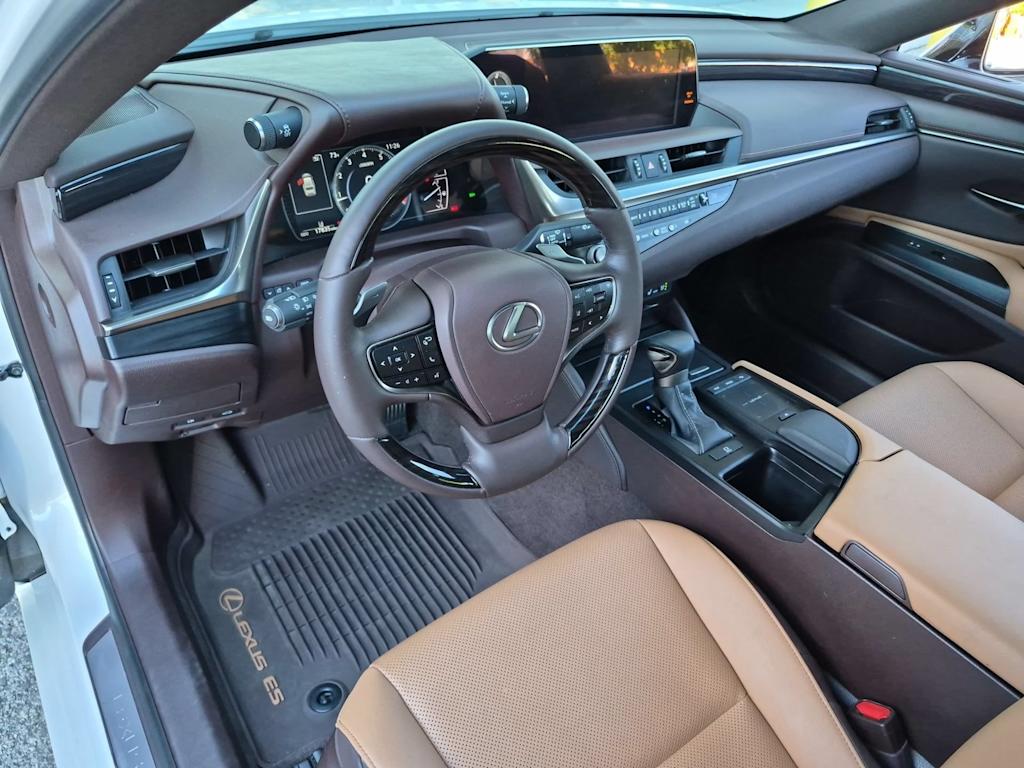 Thumbnail: 2021 Lexus ES - 2