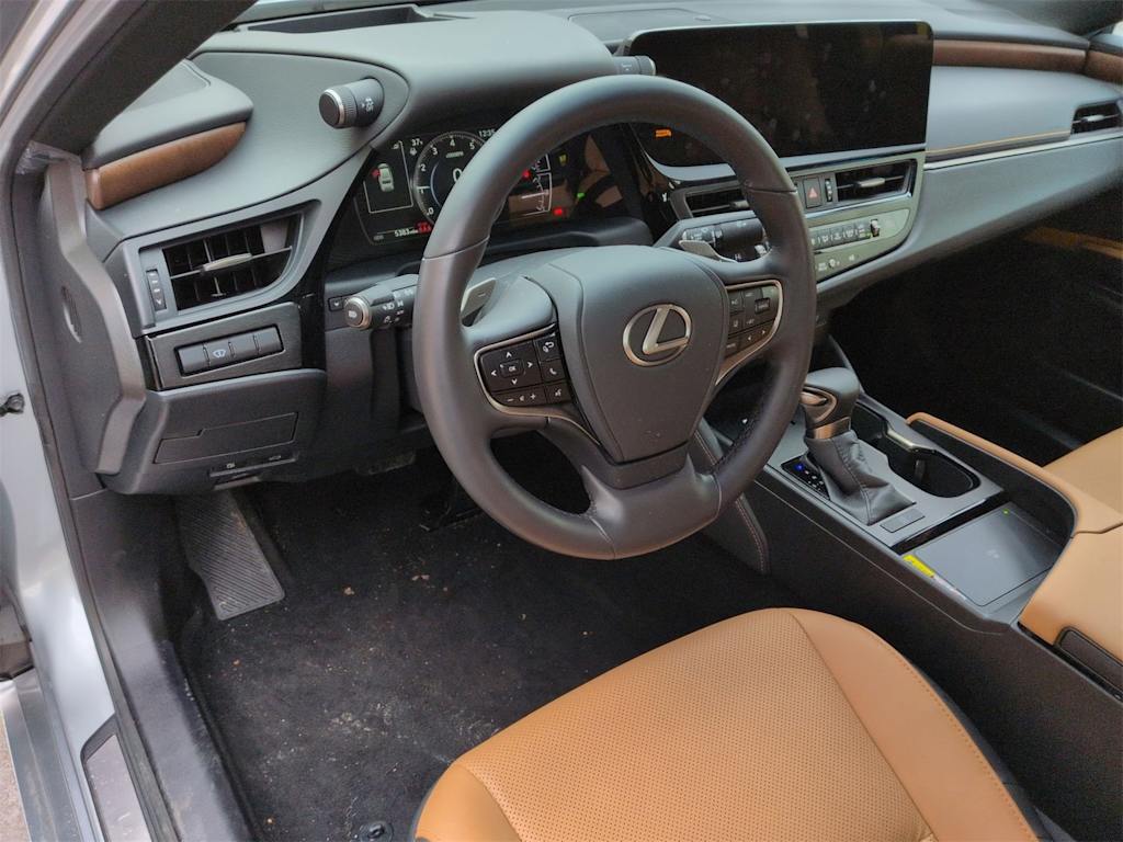 Thumbnail: 2025 Lexus ES - 2