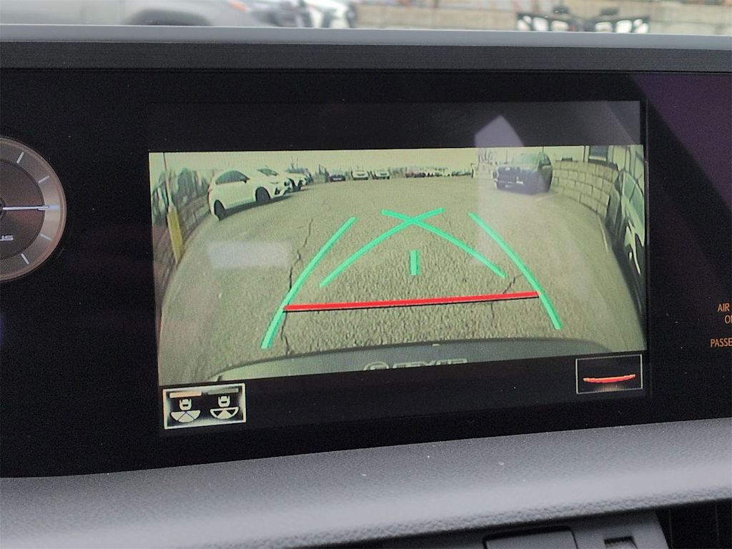 Thumbnail: 2021 Lexus ES - 15