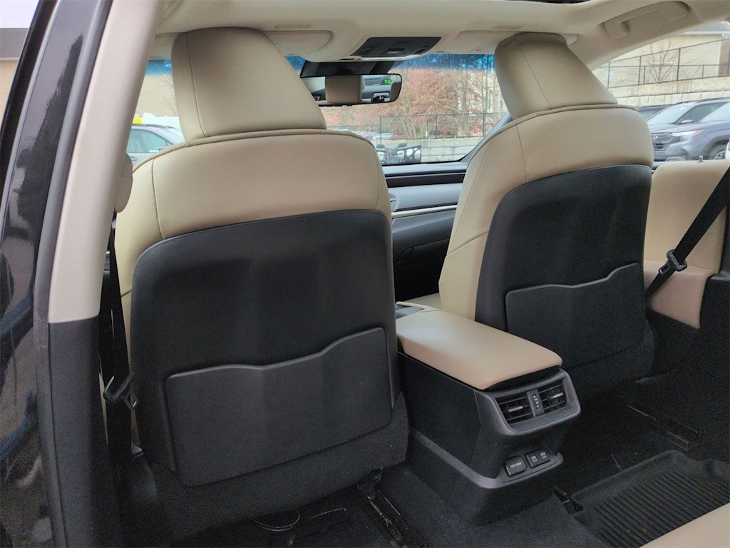 Thumbnail: 2021 Lexus ES - 11