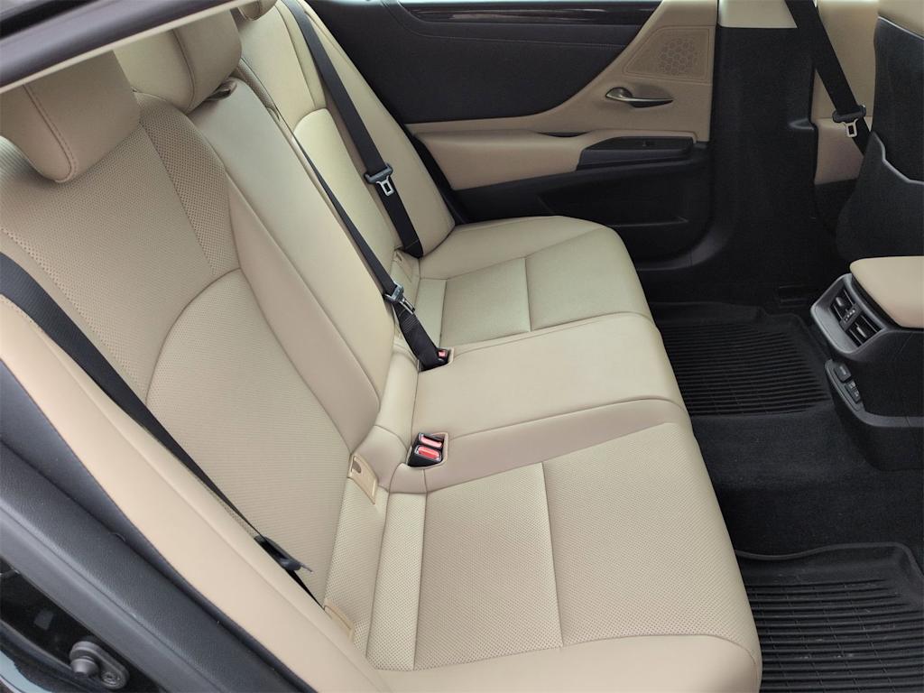 Thumbnail: 2021 Lexus ES - 30