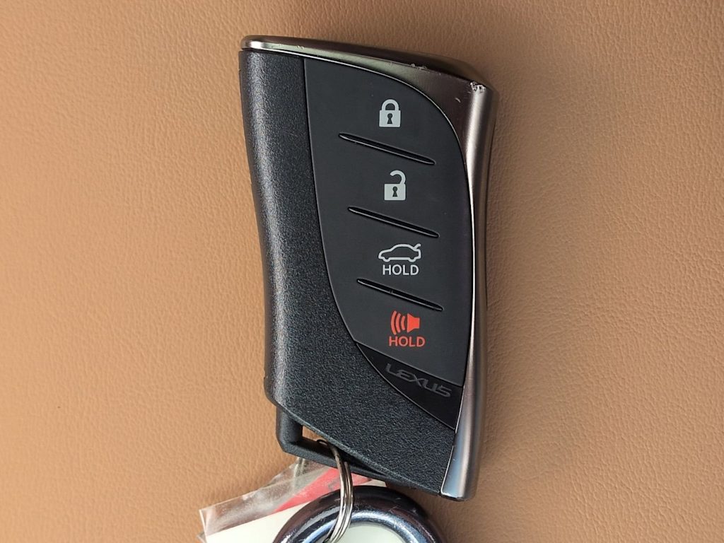 Thumbnail: 2025 Lexus ES - 19