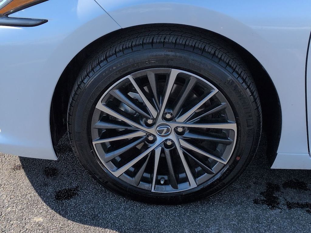 Thumbnail: 2025 Lexus ES - 8