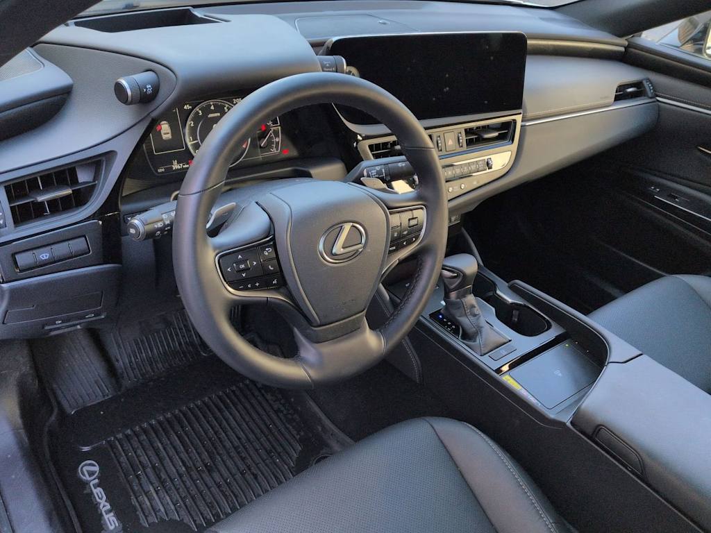 Thumbnail: 2025 Lexus ES - 2