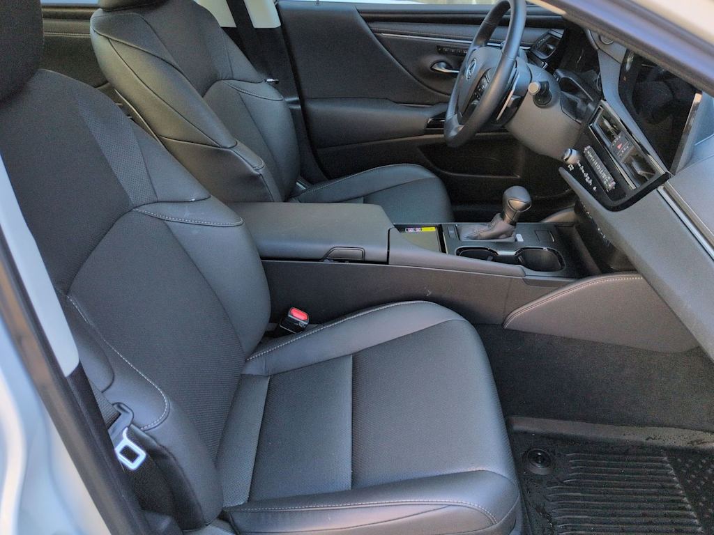 Thumbnail: 2025 Lexus ES - 12