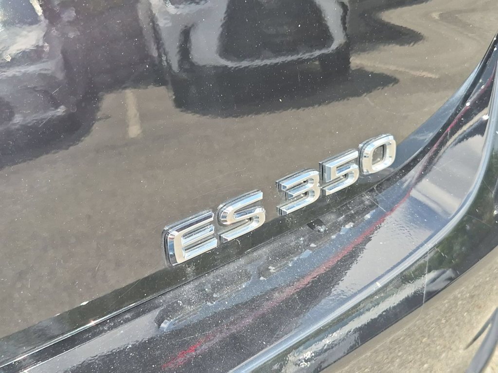 Thumbnail: 2021 Lexus ES - 6