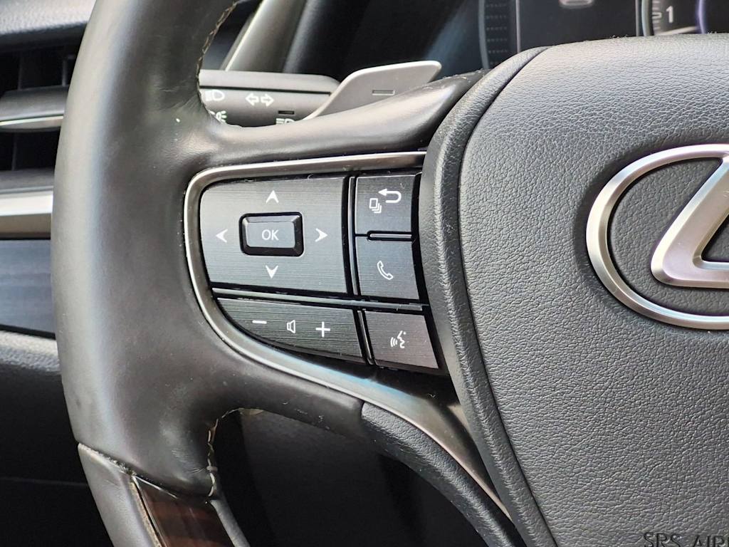 Thumbnail: 2021 Lexus ES - 32