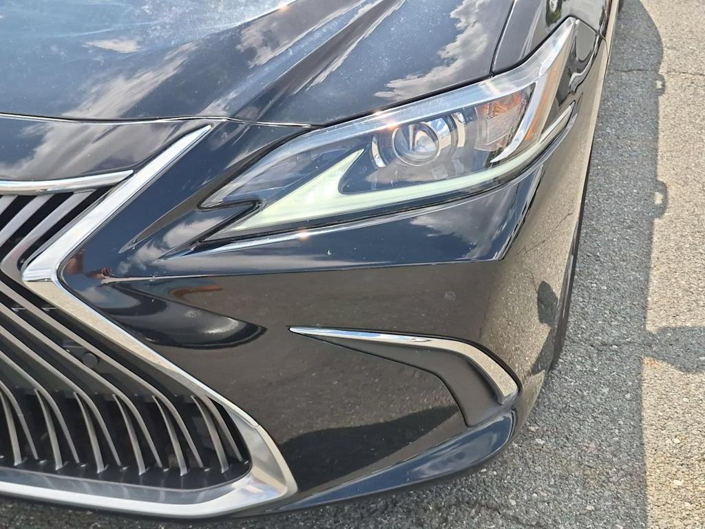 Thumbnail: 2021 Lexus ES - 25