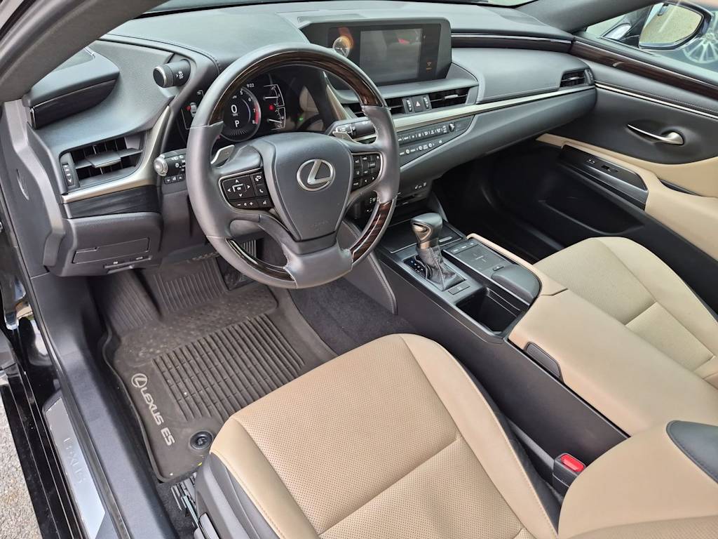 Thumbnail: 2021 Lexus ES - 2