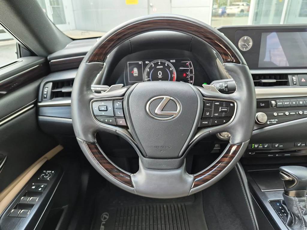 Thumbnail: 2021 Lexus ES - 13