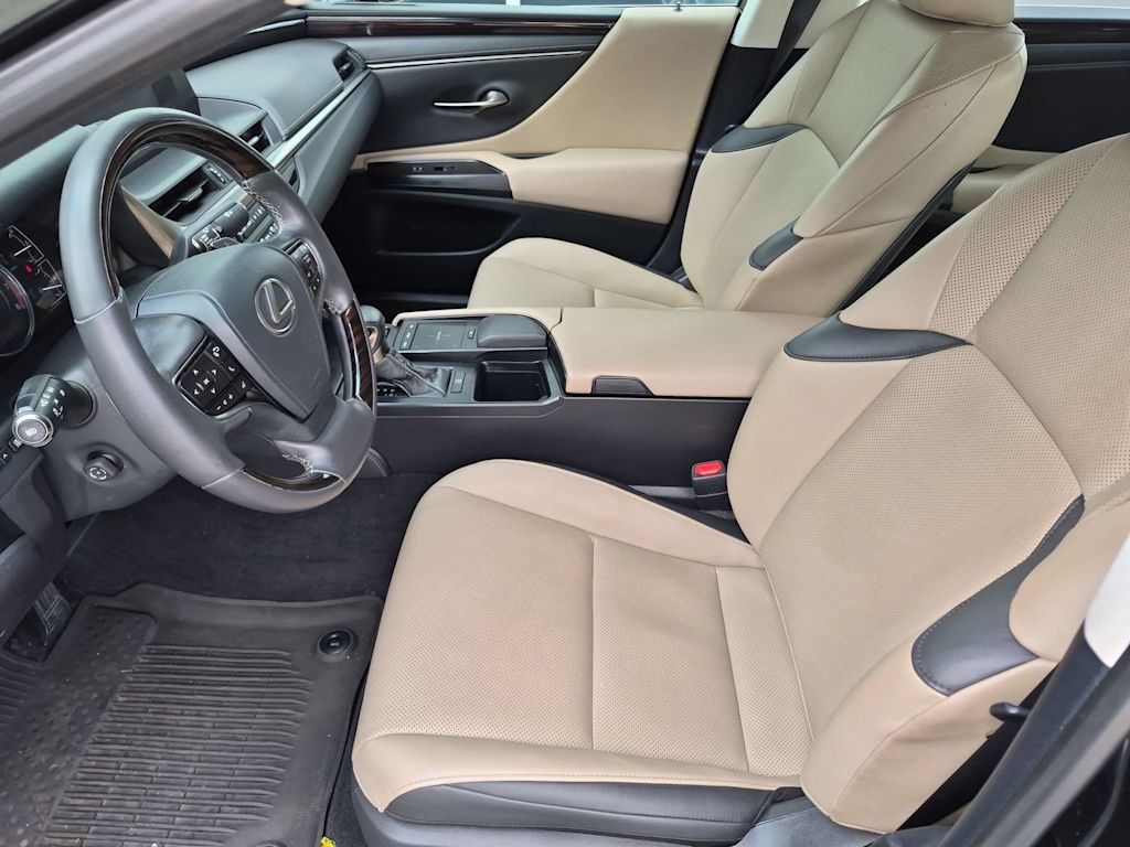 Thumbnail: 2021 Lexus ES - 10