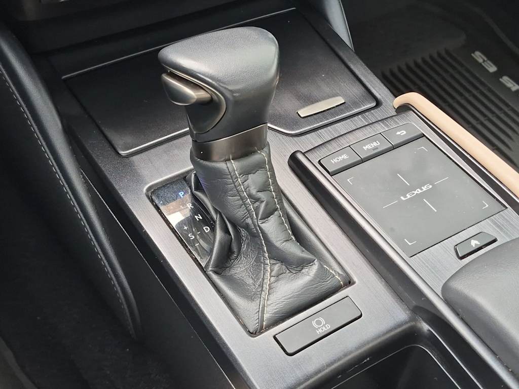 Thumbnail: 2021 Lexus ES - 16
