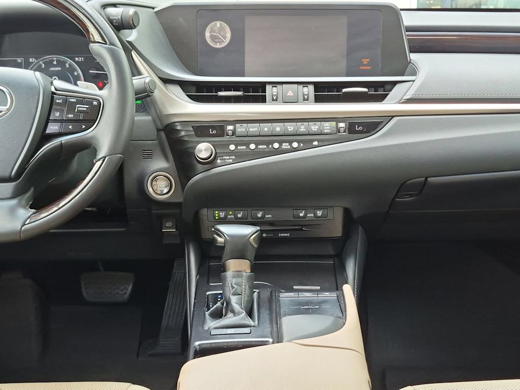 Thumbnail: 2021 Lexus ES - 14
