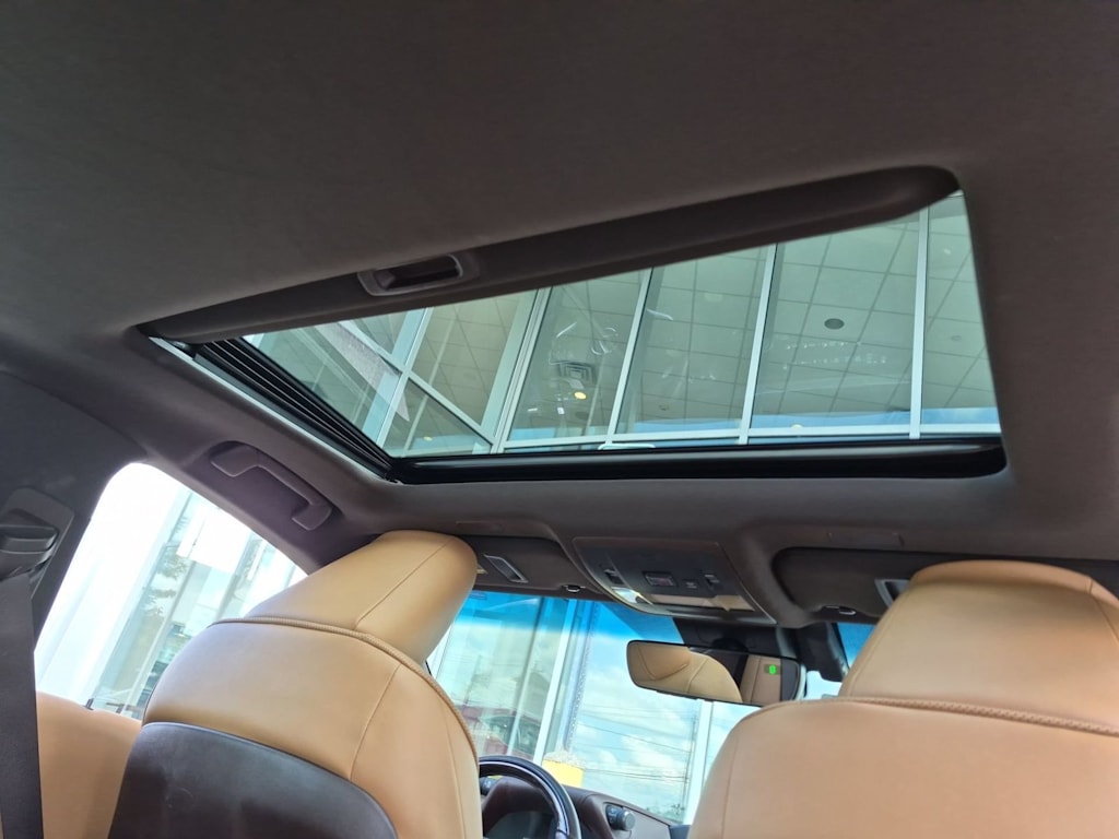 Thumbnail: 2021 Lexus ES - 32