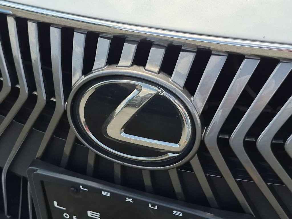 Thumbnail: 2021 Lexus ES - 7