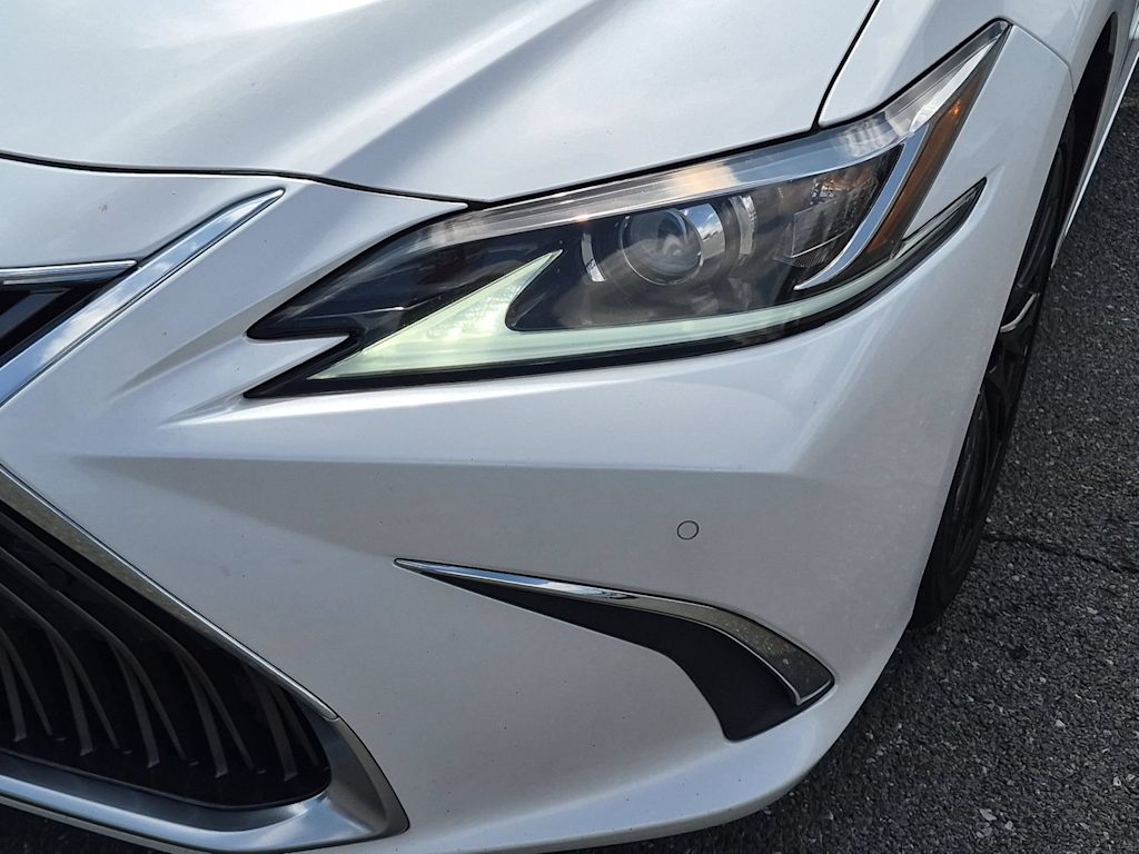 Thumbnail: 2021 Lexus ES - 26