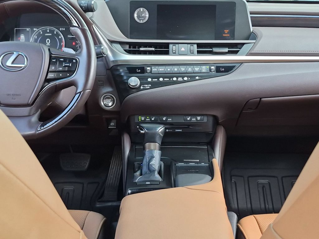 Thumbnail: 2021 Lexus ES - 15