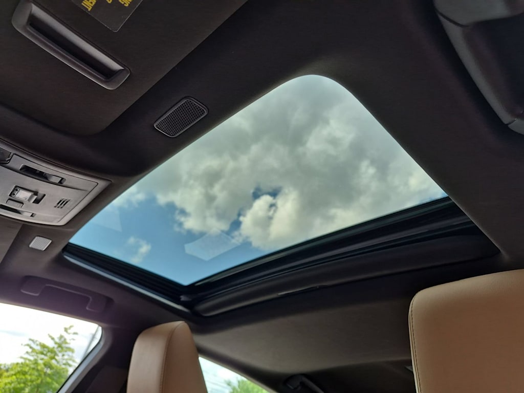 Thumbnail: 2021 Lexus ES - 29