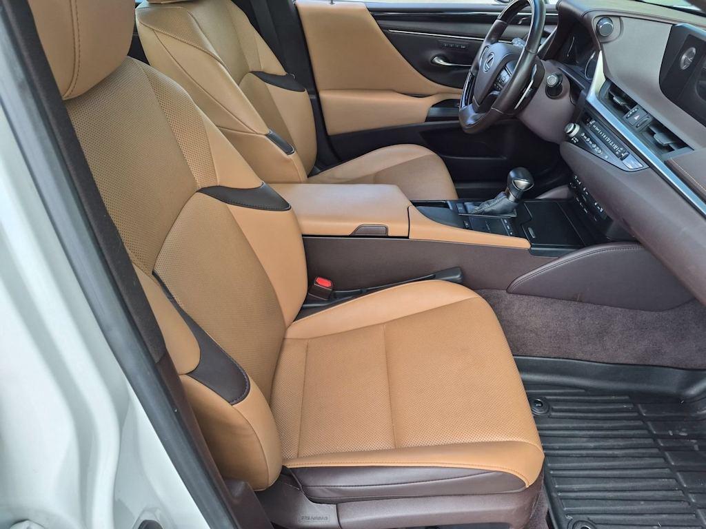 Thumbnail: 2021 Lexus ES - 12