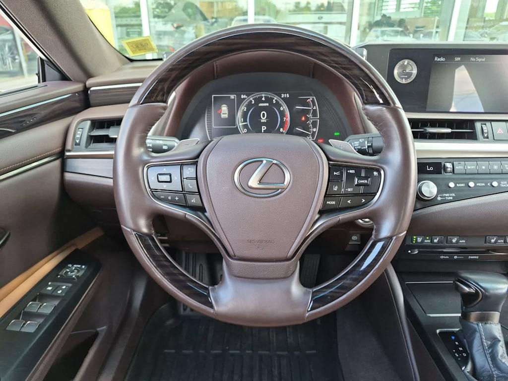 Thumbnail: 2021 Lexus ES - 14
