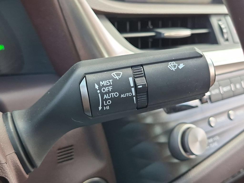 Thumbnail: 2021 Lexus ES - 35