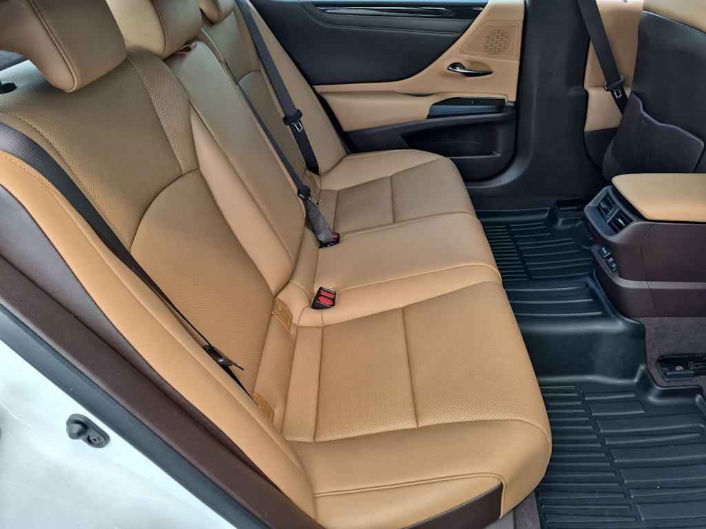 Thumbnail: 2021 Lexus ES - 31