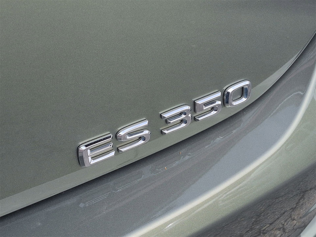 Thumbnail: 2022 Lexus ES - 8