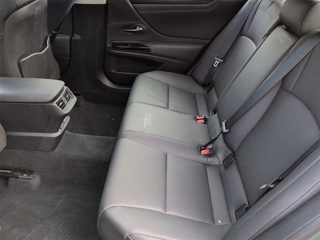 Thumbnail: 2022 Lexus ES - 14