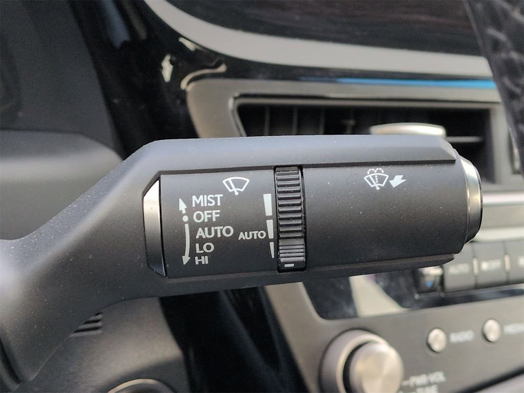 Thumbnail: 2022 Lexus ES - 36