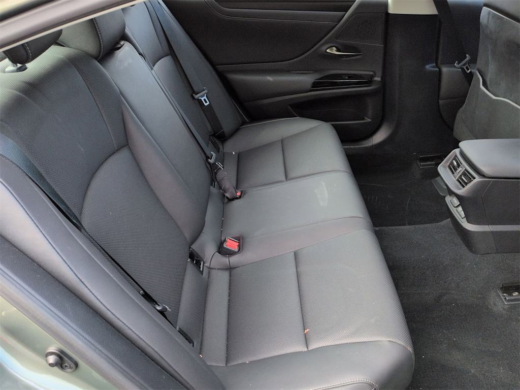 Thumbnail: 2022 Lexus ES - 31