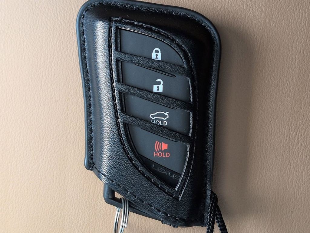 Thumbnail: 2022 Lexus ES - 20