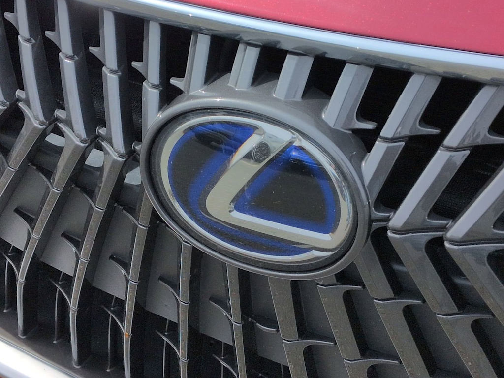 Thumbnail: 2022 Lexus ES - 8