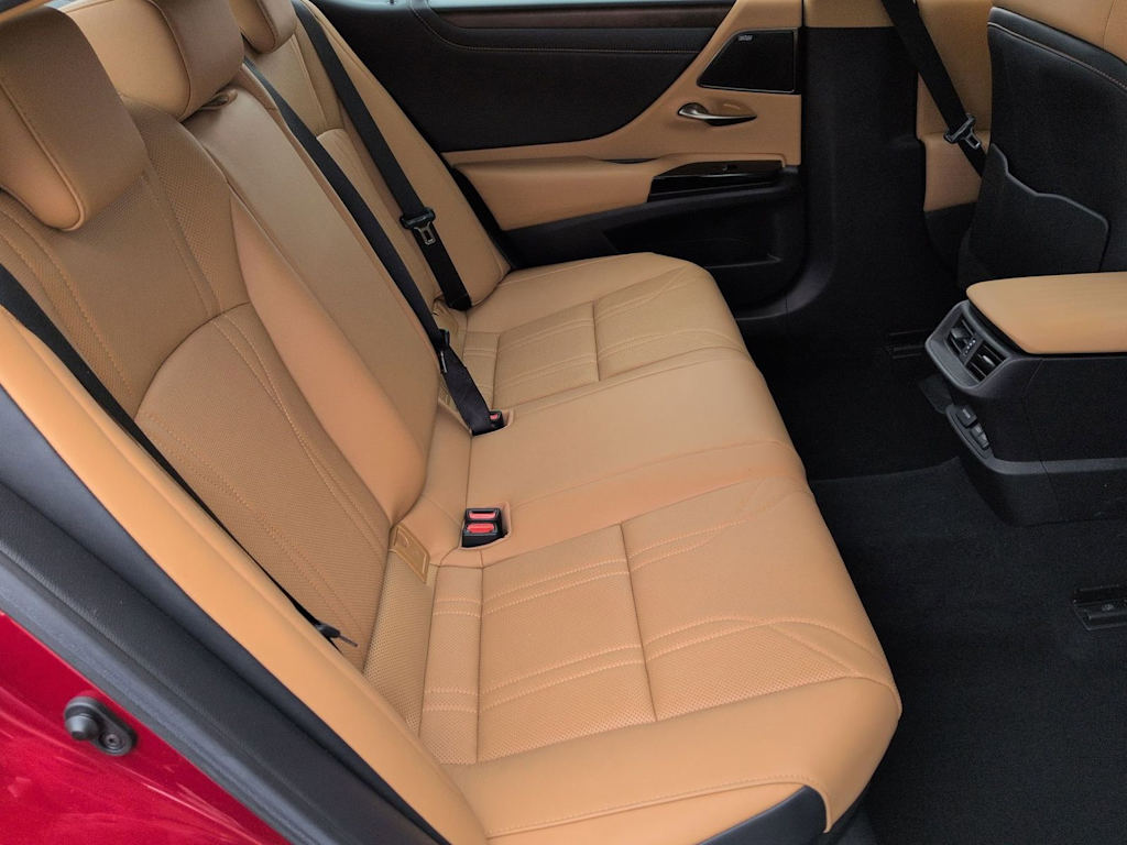 Thumbnail: 2022 Lexus ES - 31