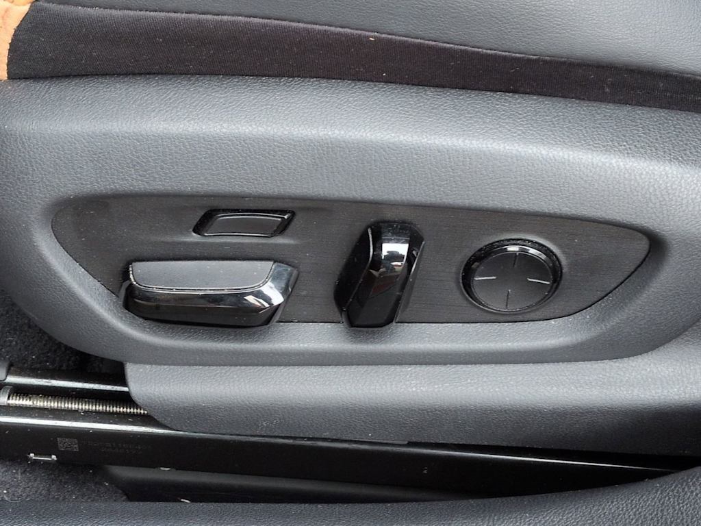 Thumbnail: 2022 Lexus ES - 28