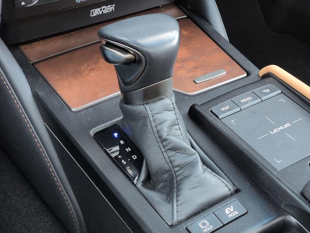 Thumbnail: 2022 Lexus ES - 17