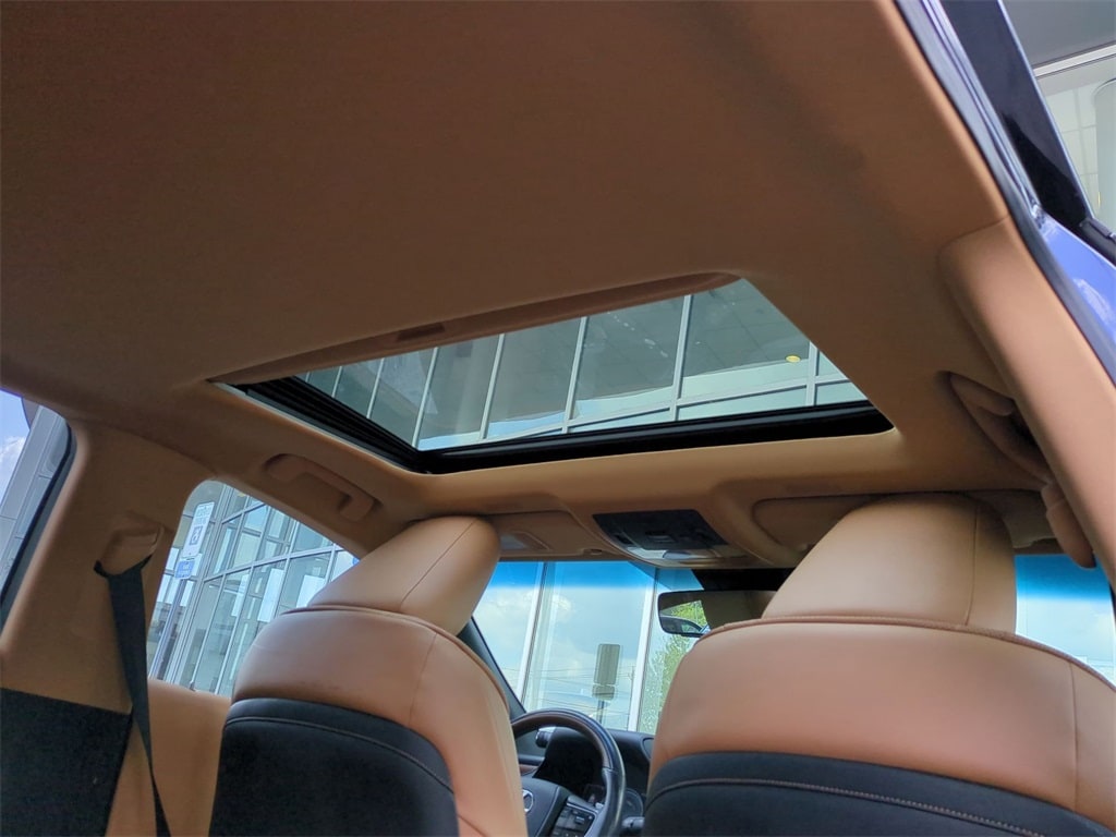 Thumbnail: 2022 Lexus ES - 31