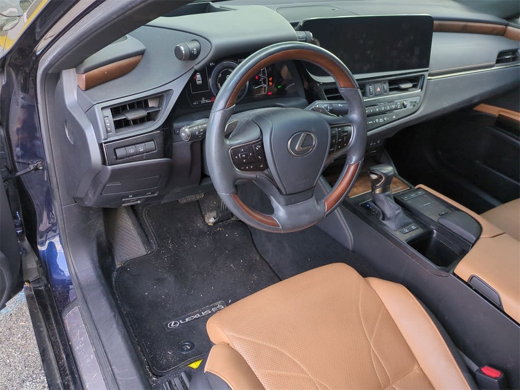 Thumbnail: 2022 Lexus ES - 2