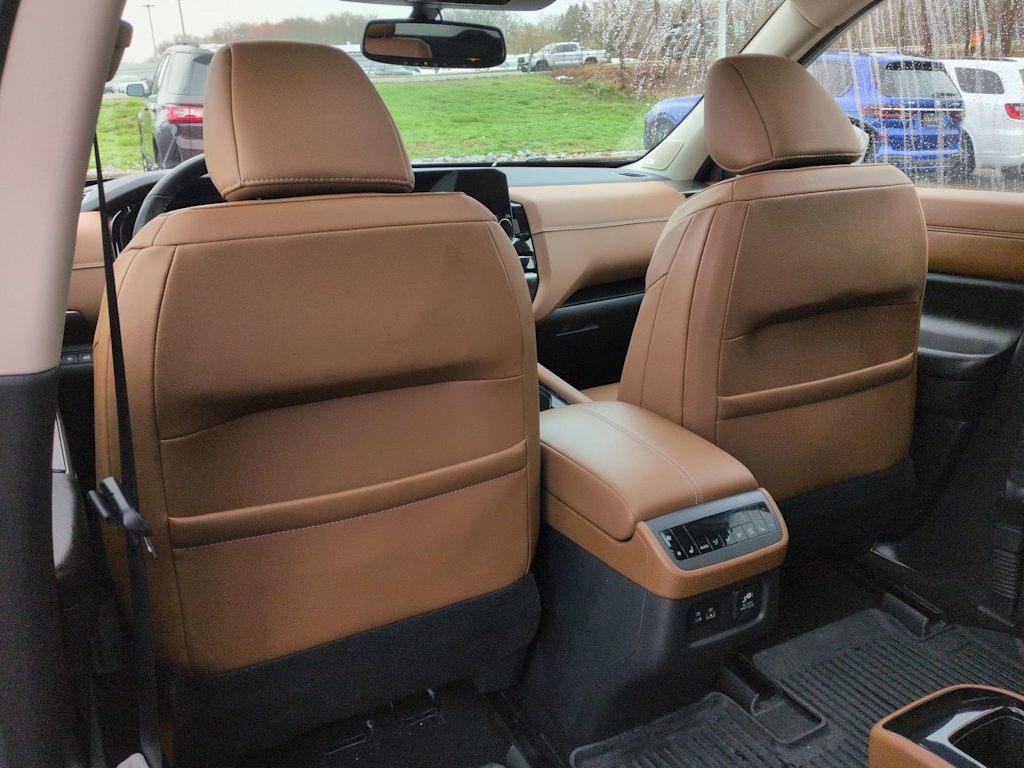 Thumbnail: 2022 Nissan Pathfinder - 11