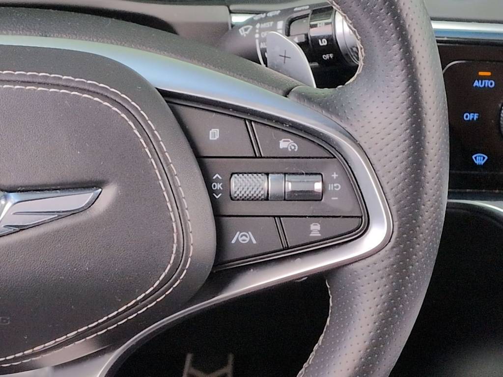 Thumbnail: 2024 Genesis GV70 - 33