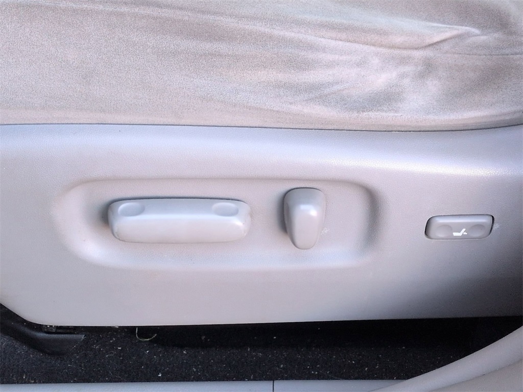 Thumbnail: 2012 Toyota Highlander - 26