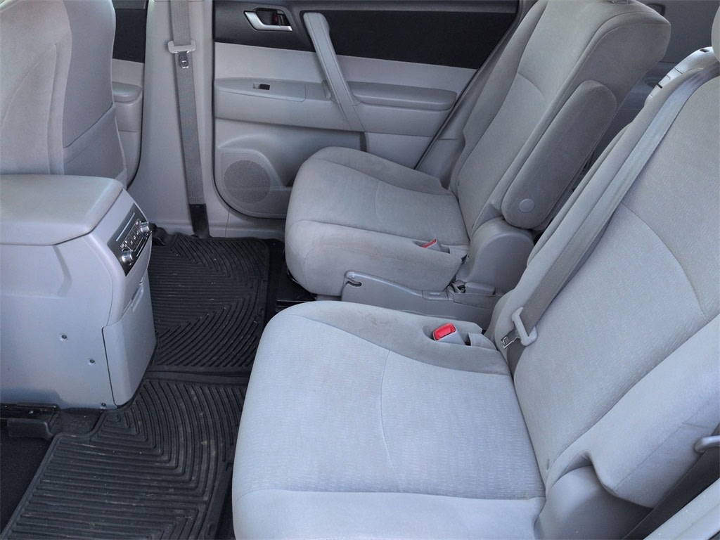 Thumbnail: 2012 Toyota Highlander - 27