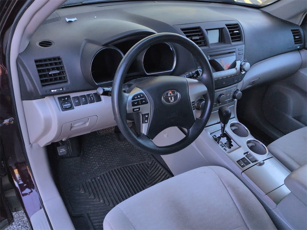 Thumbnail: 2012 Toyota Highlander - 2