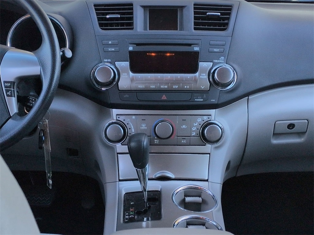 Thumbnail: 2012 Toyota Highlander - 13