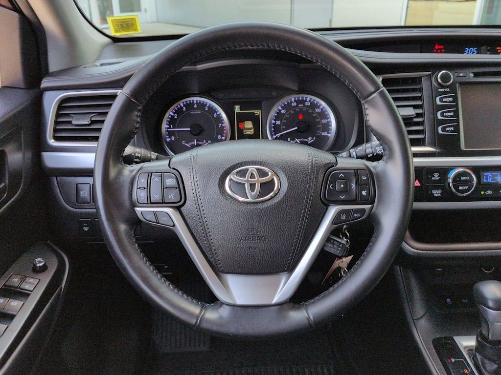 Thumbnail: 2019 Toyota Highlander - 14