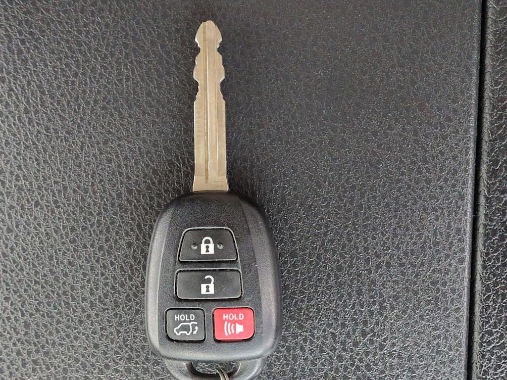 Thumbnail: 2019 Toyota Highlander - 19
