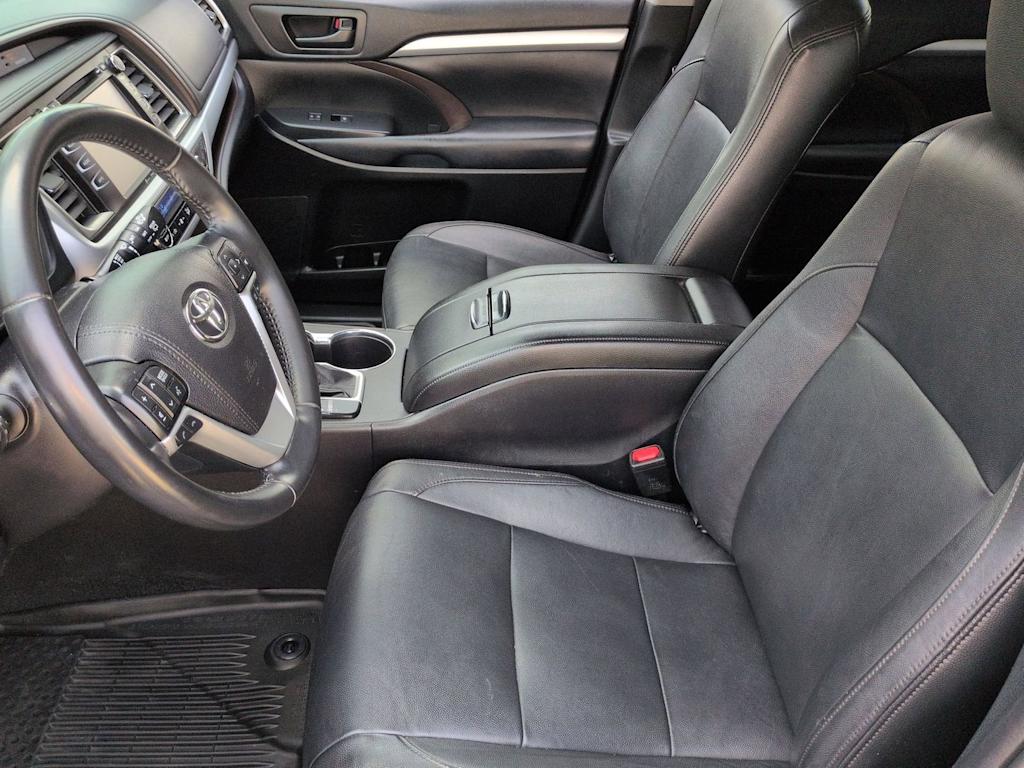 Thumbnail: 2019 Toyota Highlander - 11