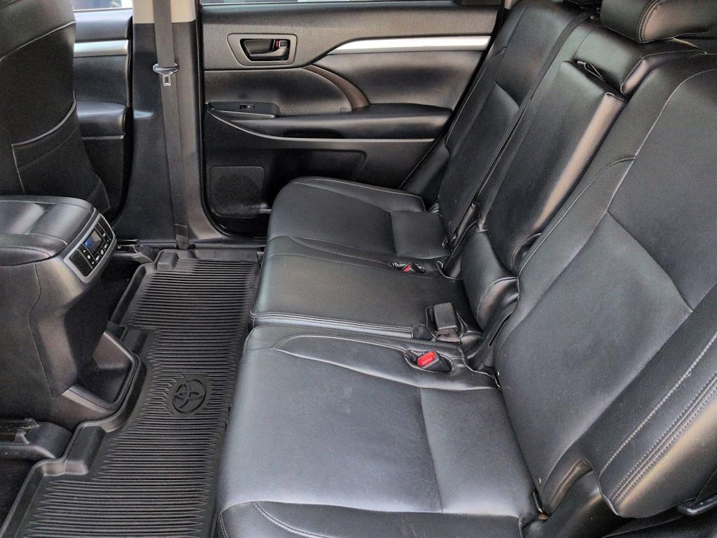 Thumbnail: 2019 Toyota Highlander - 28