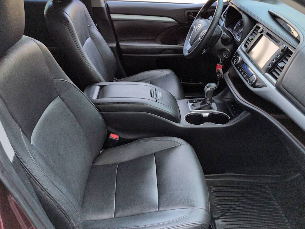 Thumbnail: 2019 Toyota Highlander - 12
