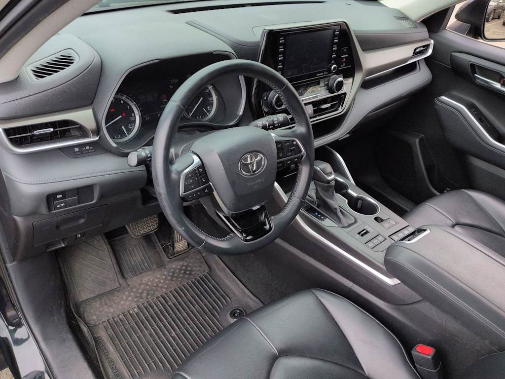 Thumbnail: 2021 Toyota Highlander - 2