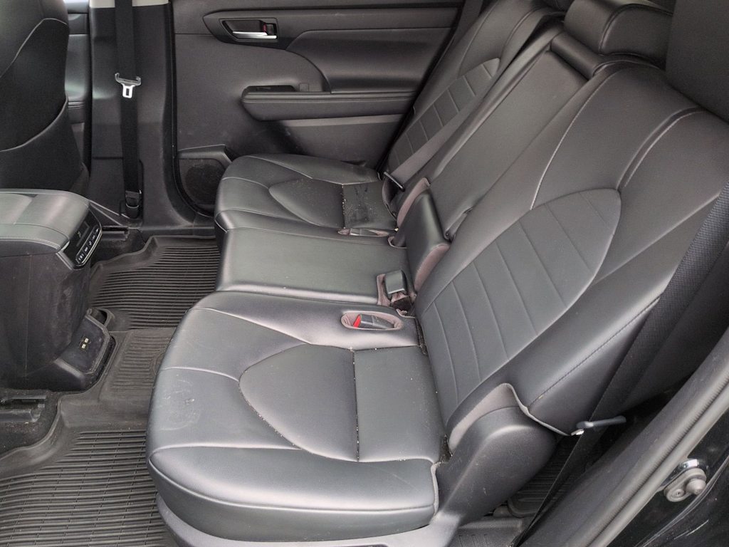Thumbnail: 2021 Toyota Highlander - 28
